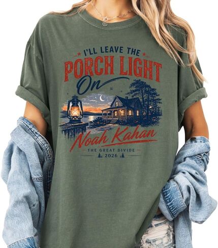 قميص Porchlight On House النسائي، قمصان نسائية عصرية، هدية لمشجعي الحفلات الموسيقية على طراز الجولة الشعبية. متعدد الألوان in Kuwait