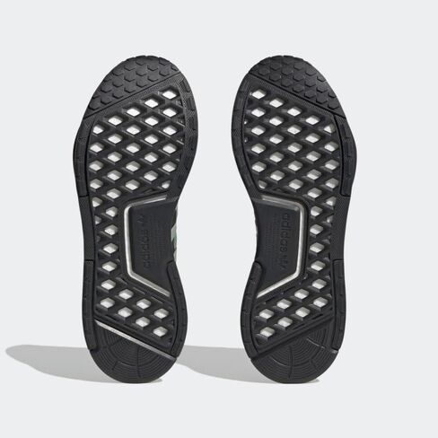 حذاء اديداس NMD_V3 للرجال، أخضر، مقاس 9.5 in Kuwait