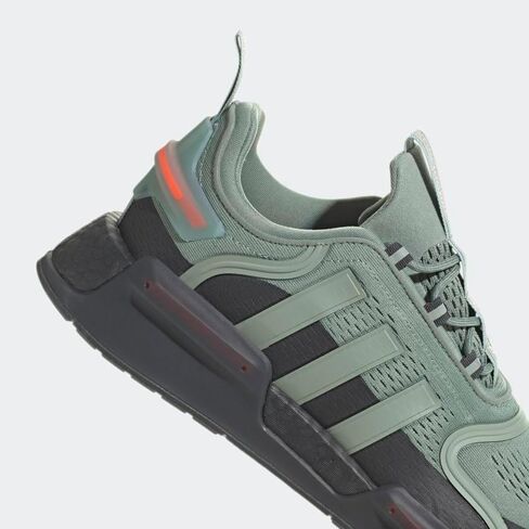 حذاء اديداس NMD_V3 للرجال، أخضر، مقاس 9.5 in Kuwait