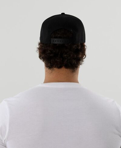 قبعة VYBE Performance Snapback - قبعة بيسبول رياضية طاردة للماء وجيدة التهوية للجولف وصالة الألعاب الرياضية والرياضة والماء in Kuwait