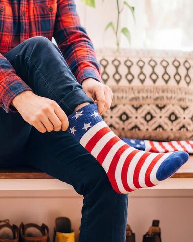 Syhood 2 Pairs American Flag Socks Patriotic Crew Socks Men Stars USA Stripes Combed Cotton 4th of July Memorial Independence in Kuwait