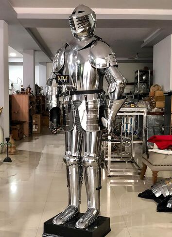 Medieval Reenactment 16th Century Knight Full Suit of Armor in Kuwait