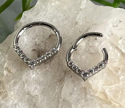 1 Piece Beautiful Chevron CZ Gem Front Hinged Segment Ring - Steel Septum Hoop Helix Daith - Body Jewelry in Kuwait