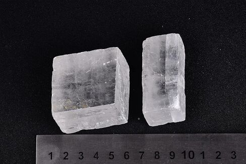 AMOYSTONE 1Lb Bulk Optical Calcite Iceland Spar in Box 7-8 Pcs Irregular White Crystals Rough Stones Raw Crystal Reiki Stone for Home Decor in Kuwait