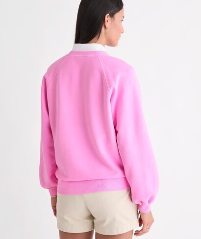 سترة نسائية من Vineyard Vines برقبة مستديرة من Surf Terry مع شعار جامعي in Kuwait