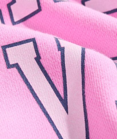 سترة نسائية من Vineyard Vines برقبة مستديرة من Surf Terry مع شعار جامعي in Kuwait