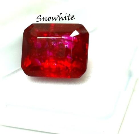 Natural Red Beryl Bixbite 11 Carat Rare Certified Gemstone Emerald Cut Intense Deep Red High-End Loose Gem in Kuwait