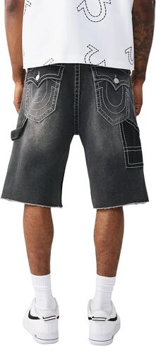 شورت Vinny Big T Cargo للرجال من True Religion - مقاس فضفاض متآكل، جيوب كارجو، تفاصيل على شكل حدوة حصان in Kuwait