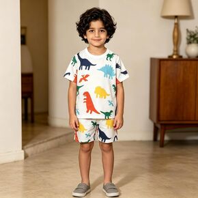 طقم تي شيرت وشورت بأكمام قصيرة مطبوع عليه ديناصور للأولاد من قطعتين للأولاد ملابس صيفية كاجوال للأطفال من عمر 4 سنوات إلى 7 سنوات in Kuwait