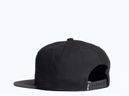 قبعة Sullen Peravcas III Tattoo Lifestyle Graphic Snapback Artist Series Flat Bill Hat باللون الأسود in Kuwait