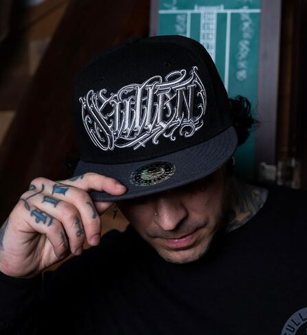 قبعة Sullen Peravcas III Tattoo Lifestyle Graphic Snapback Artist Series Flat Bill Hat باللون الأسود in Kuwait