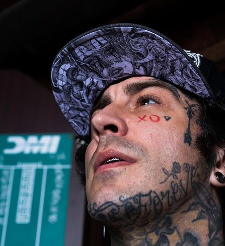 قبعة Sullen Peravcas III Tattoo Lifestyle Graphic Snapback Artist Series Flat Bill Hat باللون الأسود in Kuwait