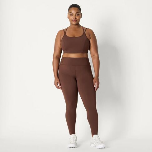 حمالة صدر رياضية للنساء من Amazon Essentials Active Total Train Light Support ذات أشرطة خلفية للتمرين في صالة الألعاب الرياضية in Kuwait