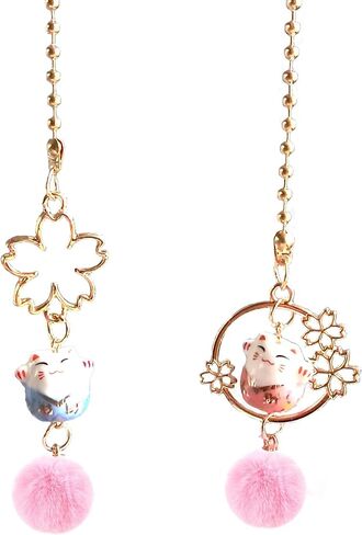 Maneki Neko سيارة سحر المرايا قلادة معلقة، الداخلية AutoRear حلية حلية سحر زوجين محظوظ ساكورا القط الخزف تمثال زخرفة الرياح الدقات السيراميك معلقة للسيارة الرؤية الخلفية ديكور المنزل in Kuwait