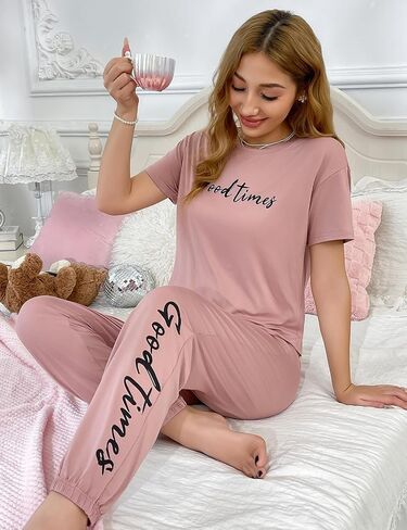 أطقم بيجامات نسائية، طقم بيجامات نسائي لطيف بأكمام قصيرة وبنطلون، ملابس مريحة للنساء in Kuwait
