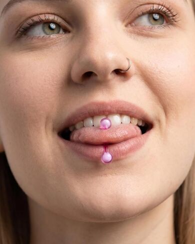 64Pcs 14G Glow in Dark Tongue Barbell Nipple Ring Retainer Flexible Acrylic Straight Tongue Rings Piercing Jewelry for Women Men 14mm Bar in Kuwait