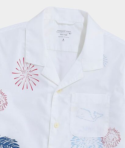 قميص كابانا قصير الأكمام للأولاد من Vineyard Vines للأولاد في الرابع من يوليو in Kuwait