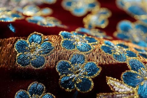 سترة منفوخة مطرزة بالتنين المخملي على الطراز الياباني سترة شتوية غير رسمية للرجال والنساء in Kuwait