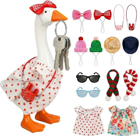 حامل مفاتيح صغير للمكتب من Silly Goose مع 6 مجموعات من الملابس - تمثال أوزة لطيف من الراتنج على الشرفة، زينة زخرفية للشرفة والمدخل وسطح المكتب - هدايا الانتقال لمنزل جديد وحافظة مفاتيح مغناطيسية in Kuwait