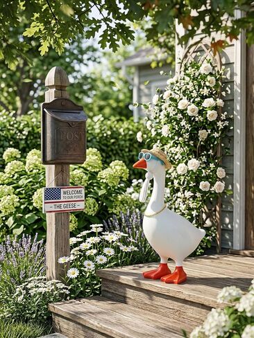حامل مفاتيح صغير للمكتب من Silly Goose مع 6 مجموعات من الملابس - تمثال أوزة لطيف من الراتنج على الشرفة، زينة زخرفية للشرفة والمدخل وسطح المكتب - هدايا الانتقال لمنزل جديد وحافظة مفاتيح مغناطيسية in Kuwait