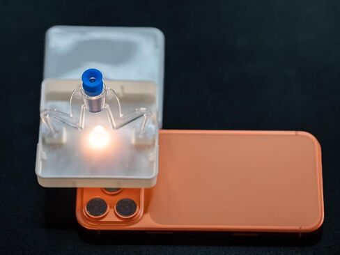 Contact Lens Inserter with Medical-Grade Silicone Holder in Kuwait