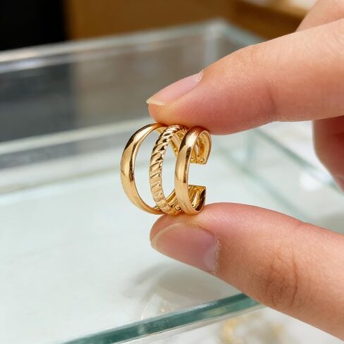 5 Pcs Non Piercing Ear Cuffs Set for Women, Adjustable Clip on Cartilage Earrings, Trendy Stackable Fake Jewelry for Multiple Ear Piercing Look, Gold Tone in Kuwait