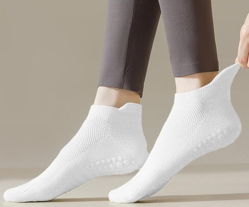 Mealah 4 Pairs Pilates Socks for Women Yoga Socks With Grips Non Slip Crew Socks for Barre Dance Workout Hospital Barefoot in Kuwait