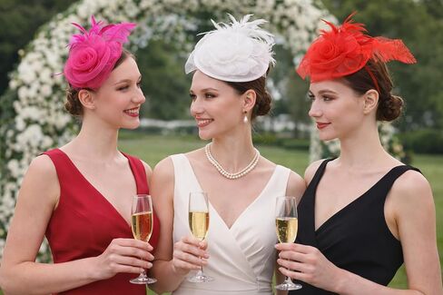 Fascinator Hat with Feather and Mesh – Floral Headpiece for Tea Party, Wedding, Cocktail Event in Saudi Arabia