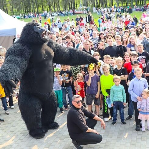8.5ft Giant Inflatable Gorilla Costume for Adults Funny Blow Up Ape Mascot Suit Halloween Cosplay Fancy Outfit in Saudi Arabia