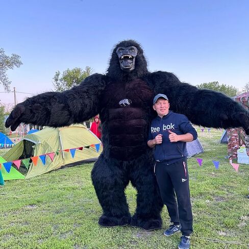 8.5ft Giant Inflatable Gorilla Costume for Adults Funny Blow Up Ape Mascot Suit Halloween Cosplay Fancy Outfit in Saudi Arabia
