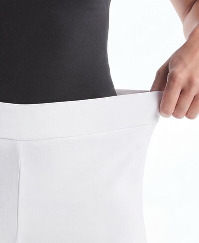 Rafaella Women's Soft Stretch Viscose Pull on 3/4 Length Capri Crop Pant 22 Inch Inseam in Kuwait