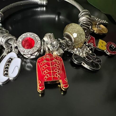سوار أسطورة الموسيقى الرجعية قابل للتعديل مع سترة حمراء وقبعة وقفاز ABC Charms، هدية تذكارية لعيد ميلاد المعجبين in Kuwait
