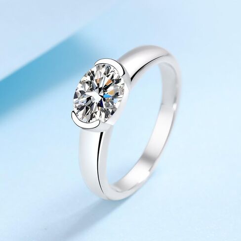 Striking 14K Gold Diamond Statement Ring for Women, Bold 1.5 Carat VVS1 D-Color Oval Cut Design, Showcasing Modern and Captivating Elegance in Kuwait