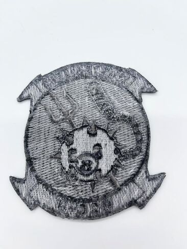 HSC-8 Eightballers Squadron Patch - شارة عسكرية مطرزة باللونين الأسود والفضي - شعار دائري كبير مقاس 4.5 بوصة لبدلات الطيران والسترات والعتاد - سرب طائرات الهليكوبتر البحرية القتالية البحرية ثمانية in Kuwait