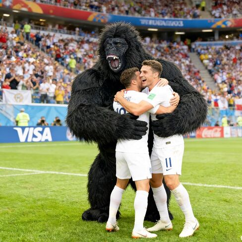8.5FT Inflatable Gorilla Costume for Adults Blow up King Kong Suit Giant Ape Mascot Outfit for Halloween Party in Saudi Arabia