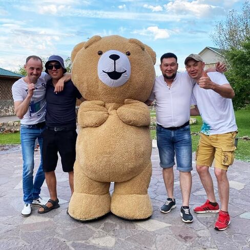 Giant inflatable Bear Costume Blow up Bear Plush Mascot Costume Carnival Halloween Xmas Adult Costume in Saudi Arabia