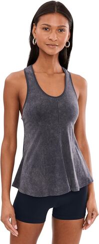 تذهب النساء من Free People إلى Smooth Swing Tank in Kuwait