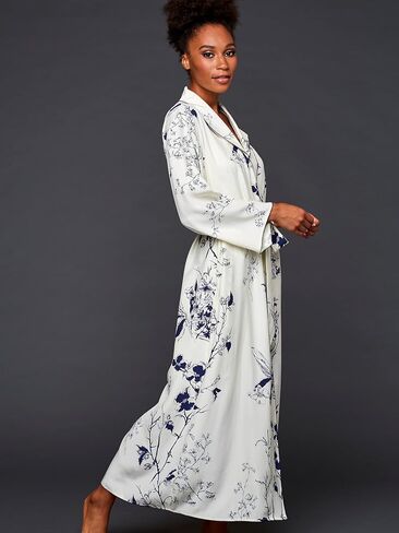 Julianna Rae Women's Midnight Stroll Robe, 100% Silk, Petite, Midnight Floral, XSP in Kuwait