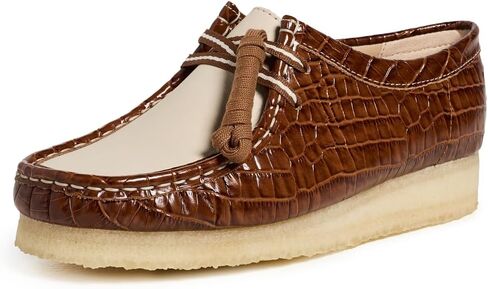 أحذية Wallabee النسائية من Clarks in Kuwait