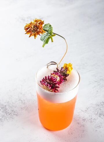 Natural Edible Dried Mixed Flowers, 100pcs+ Chrysanthemums for Cake Decoration, Cocktail Garnish, Tea in Kuwait