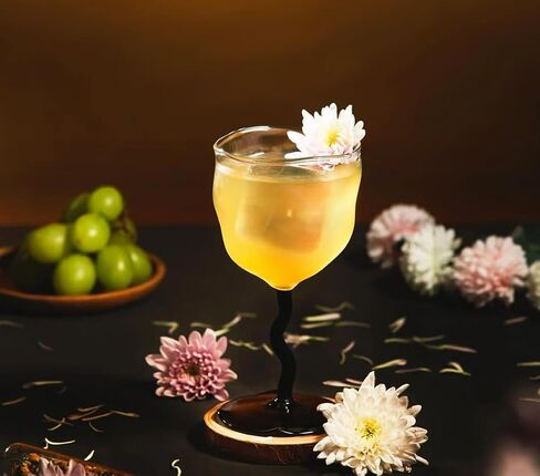 Natural Edible Dried Mixed Flowers, 100pcs+ Chrysanthemums for Cake Decoration, Cocktail Garnish, Tea in Kuwait