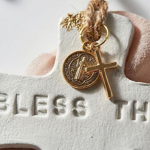 Bless This Home، هدية ديكور منزلي ديني، صليب طين معلق، ديكور جداري روحي، تميمة ريفية بيضاء غير لامعة مع لمسات ذهبية وشريط، هدية الترحيب بالمنزل الجديد أو المعمودية، مصنوعة يدويًا في كوستاريكا in Kuwait