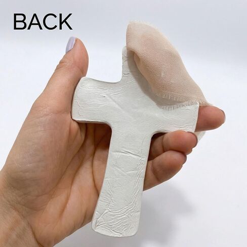 Bless This Home، هدية ديكور منزلي ديني، صليب طين معلق، ديكور جداري روحي، تميمة ريفية بيضاء غير لامعة مع لمسات ذهبية وشريط، هدية الترحيب بالمنزل الجديد أو المعمودية، مصنوعة يدويًا في كوستاريكا in Kuwait