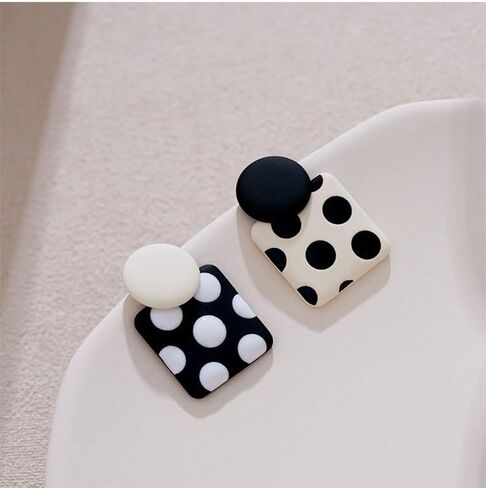 Women 70s 80s Black White Polka Dot Metal Square Clip-on Earrings Simple Geometry Spots Dangle Earrings in Kuwait