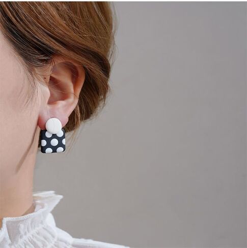 Women 70s 80s Black White Polka Dot Metal Square Clip-on Earrings Simple Geometry Spots Dangle Earrings in Kuwait