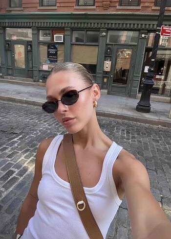 BOTEN Retro Oval Sunglasses for Women 90s Small Gold Frame Sun Glasses Lightweight Cute Chic Sunnies in Saudi Arabia