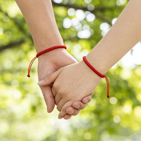 4 عبوات من الأساور الحمراء - حزام سوار حبل الحظ المضفر للنساء والرجال - تميمة سوار بسلسلة حمراء قابلة للتعديل للحماية من الحظ السعيد والنجاح والصداقة والتخرج وهدية لعشاق عيد الميلاد in Kuwait