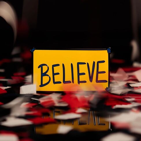 دبوس المينا "Believe" ذو الإصدار المحدود من Ted Lasso | ملحق شارة للحبل وحقيبة الظهر in Kuwait