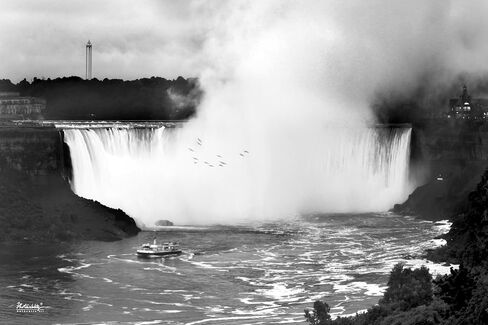 Photonability® Mist at Niagara Falls أبيض وأسود ميد بيردز كندا الولايات المتحدة الأمريكية شلال حدوة الحصان معرض فني جداري طباعة جيكلي للفنون الجميلة فقط (8x10 بوصة) in Kuwait