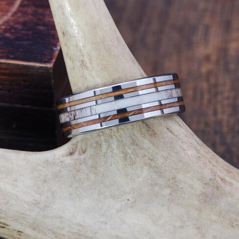 خاتم زفاف رجالي من التنجستين الفضي الفاخر من Gentlemen's Bands مع خشب برميل الويسكي وترصيع قرن الوعل الغزلان | تتضمن العبوة أربطة من السيليكون، وصندوق خاتم الجوز، وحقيبة جلدية in Kuwait